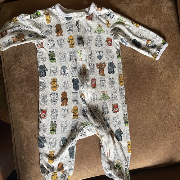 Baby Yoda 0/3 month lot of 4 infant
clothes gently worn - Picture 2 of 6